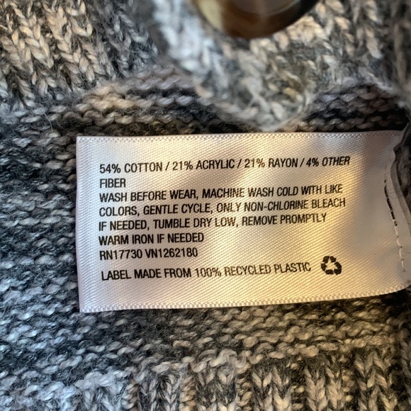 Cat & Jack Gray and White Sweater 18M Buttons EUC - Picture 9 of 9